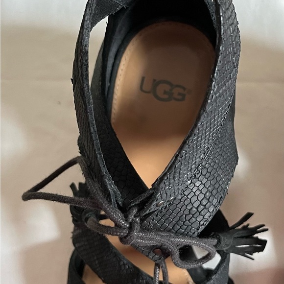 UGG Yasmin Snake Cage Black Leather Gladiator Lace up Zip Sandals Sz 9.5 EUC - Picture 2 of 9